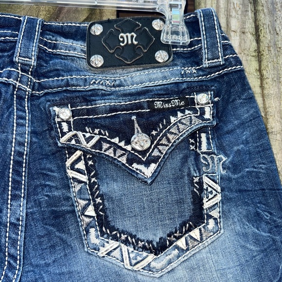 Miss Me Signature Capri - Picture 7 of 8